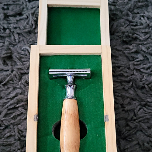Mens razor new box come - in,