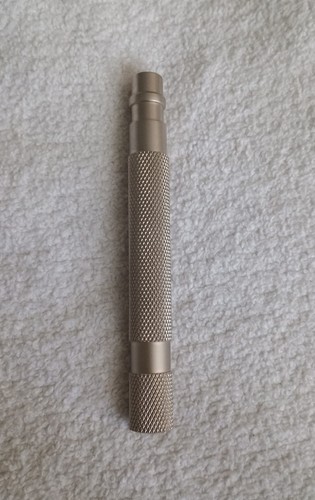 Knurled chrome razor handle - knurled,