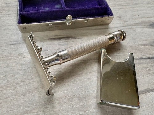 Vintage razor original - in,