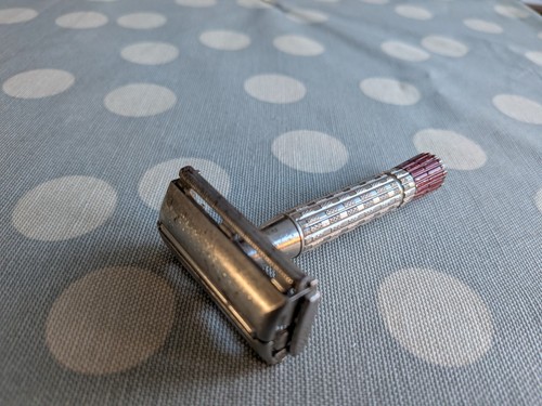 Gillette flare red tip - , safety