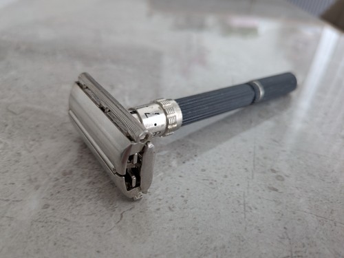1975 gillette black - ,